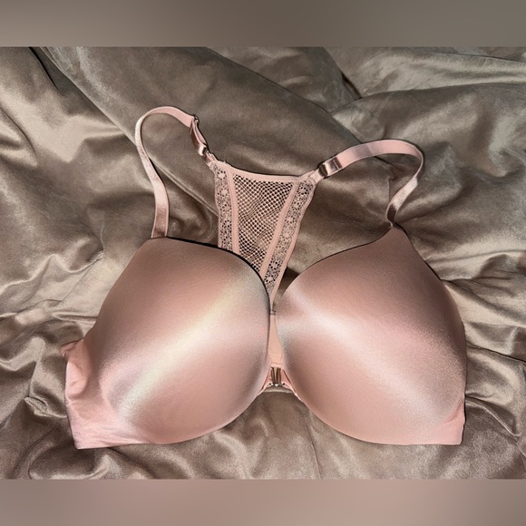 Victoria’s Secret Bra - 38D - Picture 1 of 2